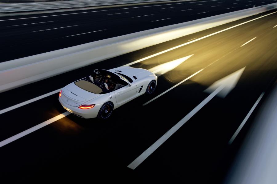  Mercedes-Benz SLS AMG Roadster 2011 года  (фото 132 из 183)